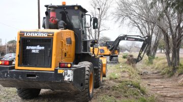 Obras Públicas de la Capital trabajó realizando el mantenimiento del desagüe pluvial del barrio Autonomía