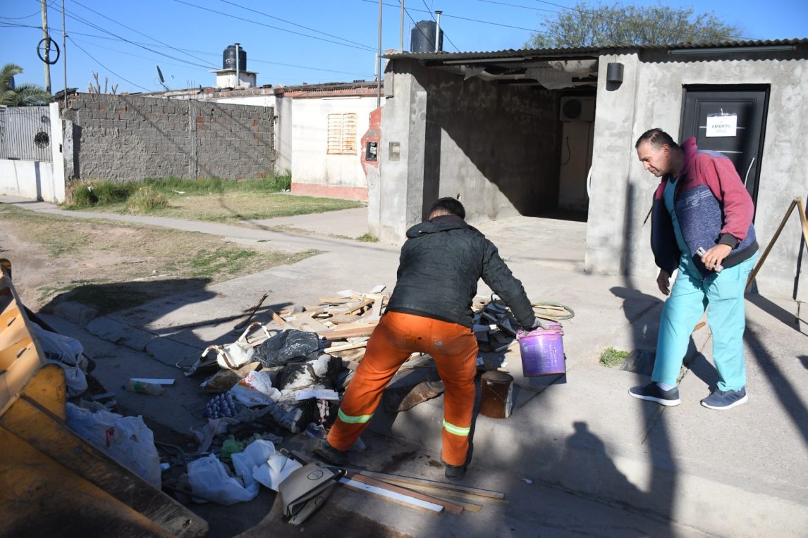 B° Juan Díaz de Solís: Realizaron un operativo de descacharreo y fumigación