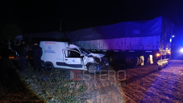 Dos heridos tras un choque entre una ambulancia y un camión en Ruta 92