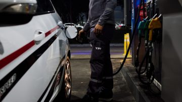 YPF genera desconcierto en usuarios y empresarios con subas y bajas en precios