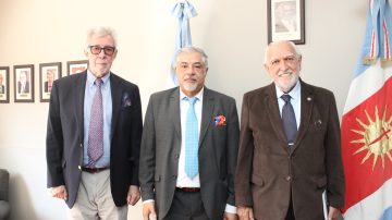 Dr. López Alzogaray recibió la visita protocolar del Dr. Gil Lavedra