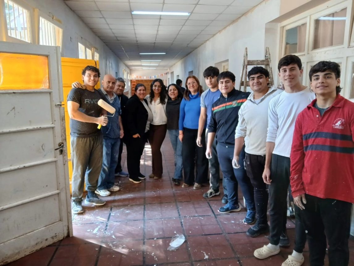 Los juveniles de Santiago Rugby colaboraron con el mantenimiento del edificio del Hogar de Protección de Niños y Niñas “Eva Perón”