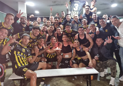 Clásico con graves incidentes: Almirante Brown goleó a Nueva Chicago, festejó y hubo escándalo