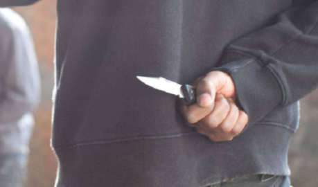 Salvaje asalto a un joven del barrio Campo Contreras: con golpes y puntazos le robaron $300.000
