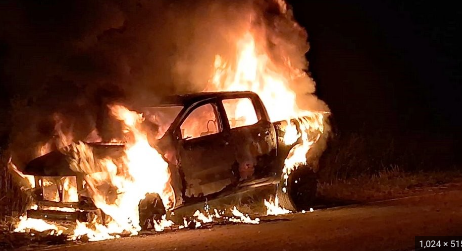 Grave: incendian la camioneta de la directora de una escuela que antes había recibido mensajes con amenazas