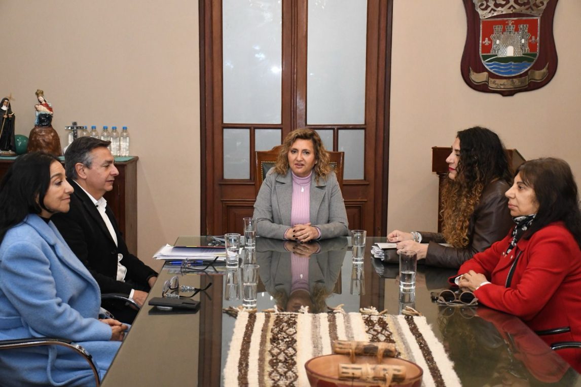 La intendente Fuentes recibió a directivos de la Unión Cultural Argentino Libanesa