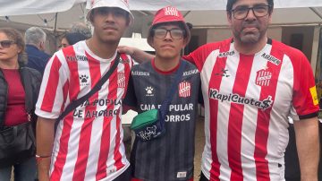 Hinchas de San Martín de Tucumán visitaron la “Expo Santiago Productivo” antes del partido