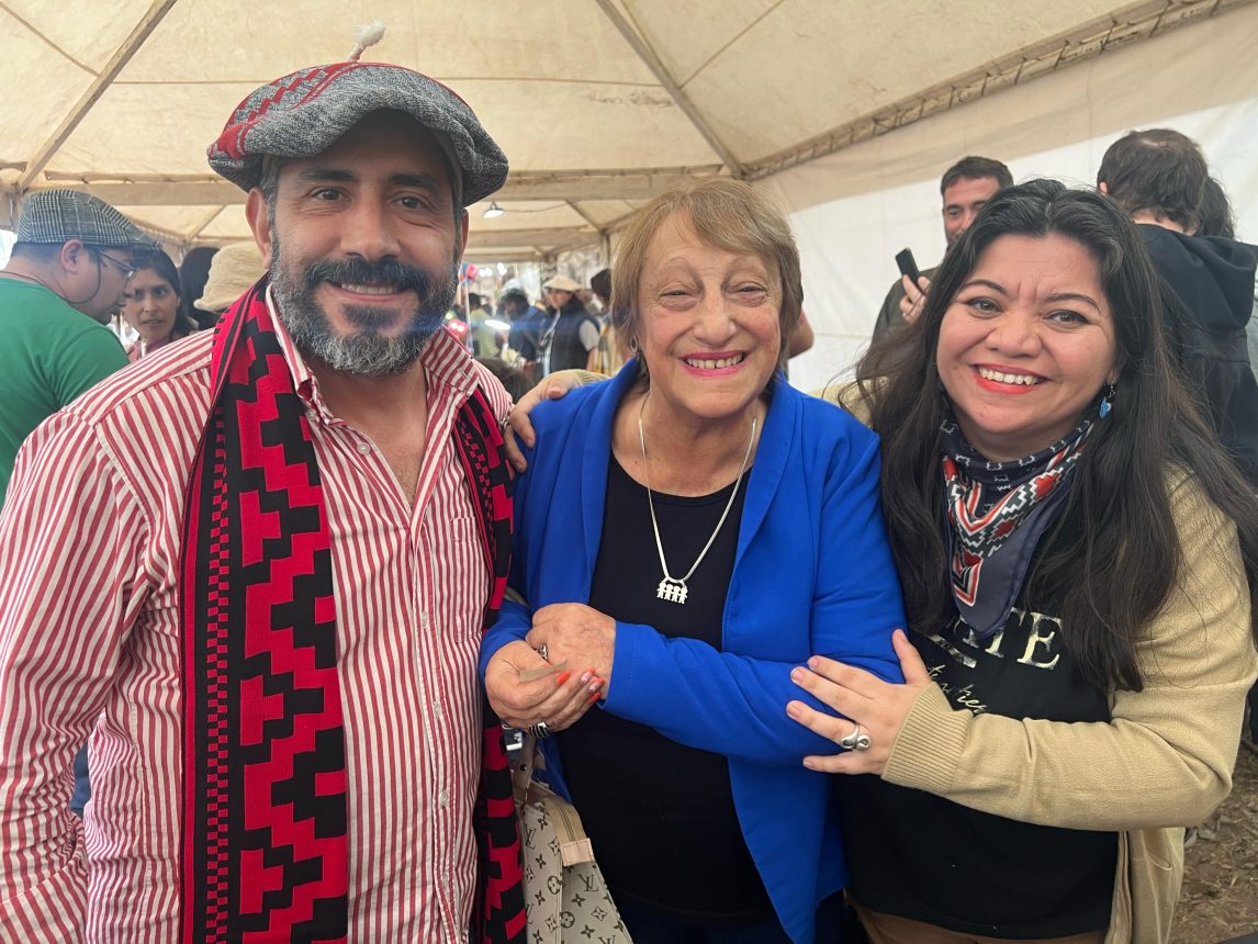 Visita especial en la Expo Santiago Productivo: La Gringa llegó al stand de Info del Estero