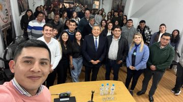 Jóvenes del partido de integración social “2 de Abril” recibieron la visita del rector de la UNSE