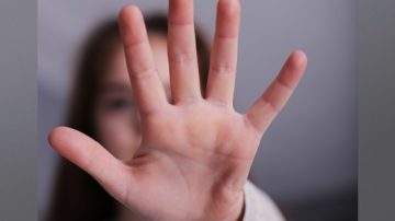 Depravado abusó de la hija de una pareja que lo trasladó en su vehículo