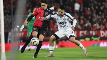 Central Córdoba reaccionó a tiempo y rescató un punto ante Newell´s en Rosario