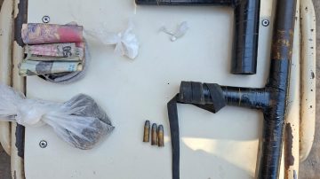 B° La Isla: Mientras la Policía Federal realizaba un allanamiento, desconocidos atacaron una garita