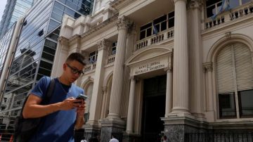 Milei anunció que prohibirán la emisión monetaria para financiar gasto y penalizarán el déficit