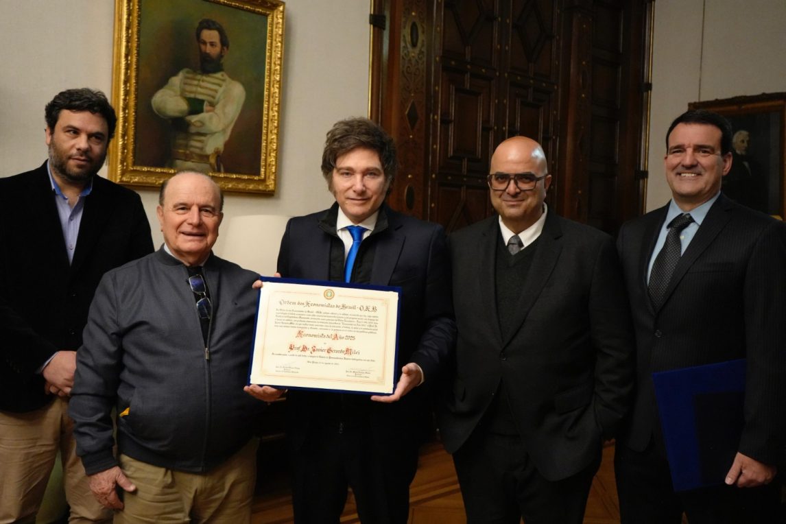 Javier Milei recibió la distinción “Economista del Año 2025”