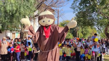 La Cruz del Jubileo llegó a la ciudad de Fernández y fue recibida por autoridades