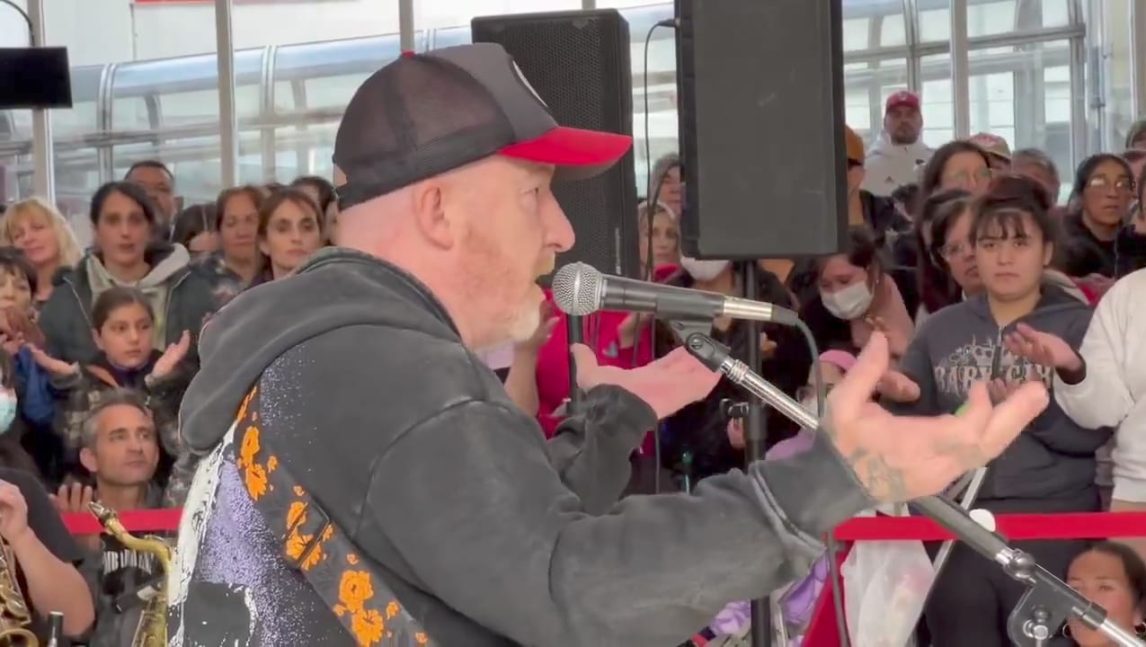 La Berisso se presentó en el Garrahan: “Vamos a recibir la bendición de Dios para que se vayan pronto a casa”