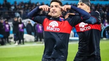 Tigre se lo dio vuelta a Racing con dos goles sobre la hora