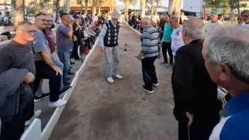 Las Termas: Jubilados juegan a las bochas con un fin solidario con los niños