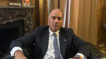 “¡Viva el rey!”: la arenga del embajador argentino en España en un acto homenaje a San Martín