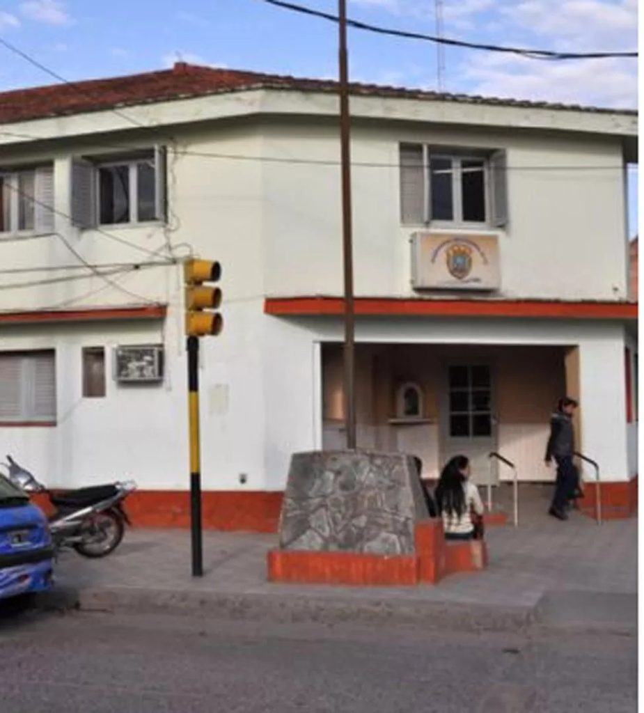 Pelea de chicos escaló a gresca de adultos: Un hombre le rompió los dientes a una mujer