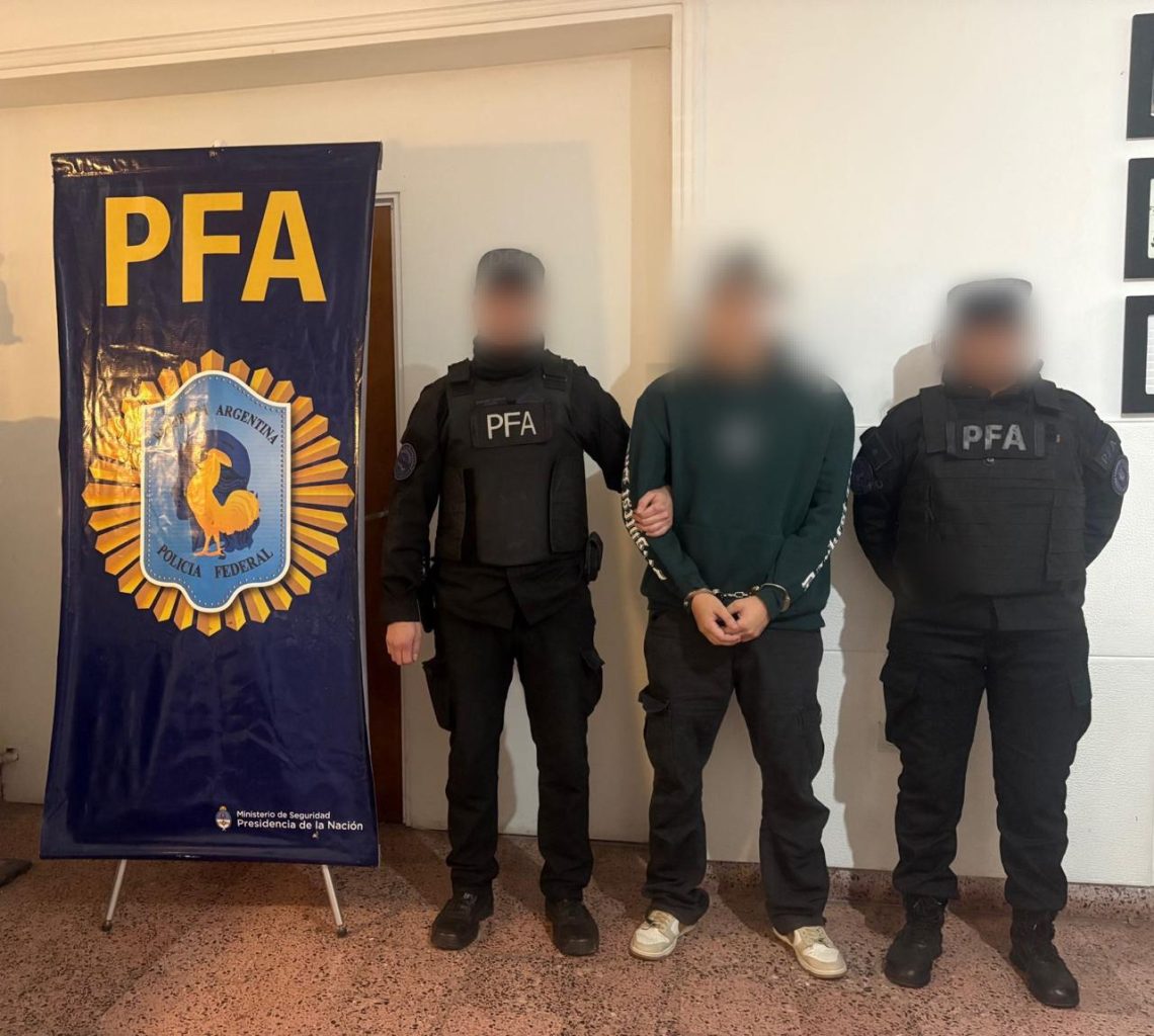 “La pelota no se mancha”: detienen a un hombre por infringir los derechos de autor en transmisiones de partidos de fútbol