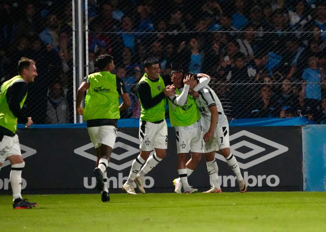 Central Córdoba visita a Huracán con la chance de subirse a la punta