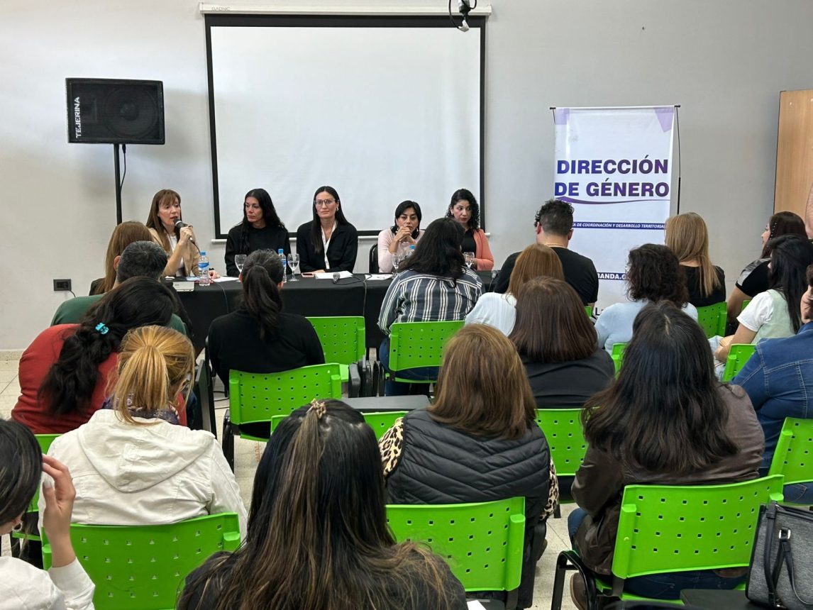 Mujeres que se destacan en diferentes ámbitos brindaron una charla en la 3er Feria Municipal del Libro