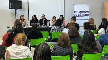 Mujeres que se destacan en diferentes ámbitos brindaron una charla en la 3er Feria Municipal del Libro