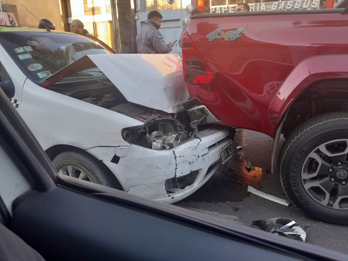 Violento accidente de tránsito en plena Av. Belgrano y casco céntrico