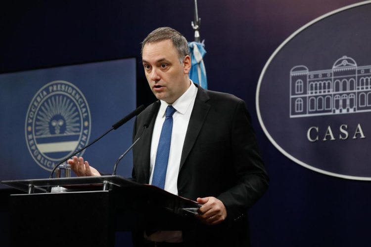 Manuel Adorni reconoció la derrota electoral pero advirtió: “No estamos dispuestos a hacer populismo electoral”
