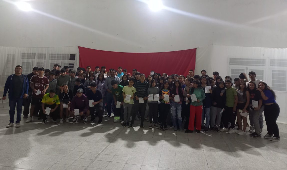El municipio de Brea Pozo entregó las primeras becas para estudiantes