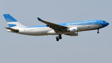 Aerolíneas Argentinas deja en tierra 46 aviones por la protesta gremial