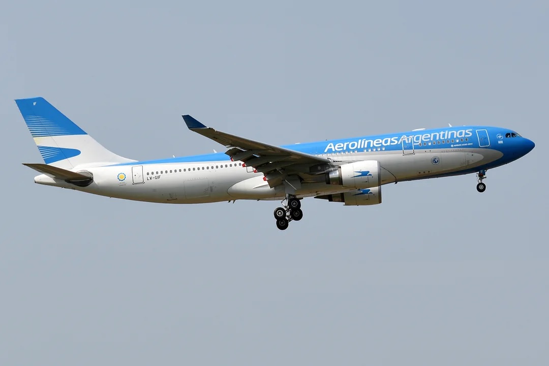 Aerolíneas Argentinas deja en tierra 46 aviones por la protesta gremial