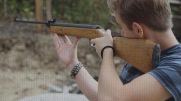 Estaba cazando palomas y se disparó accidentalmente en el pie