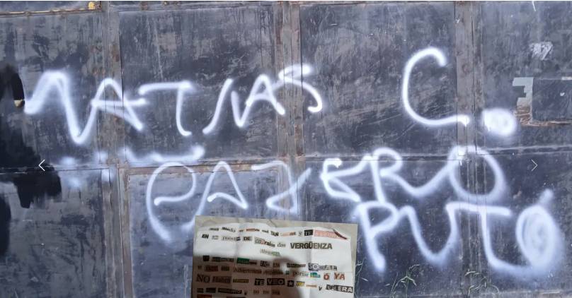 Amenazan con pintadas y mensajes con recortes a un abogado dueño de un corralón del barrio Tradición