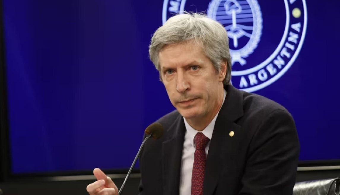 Denuncian al presidente del BCRA por un incremento patrimonial del 880%