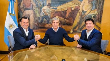 Luis Caputo cerró dos reparticiones del Ministerio de Economía