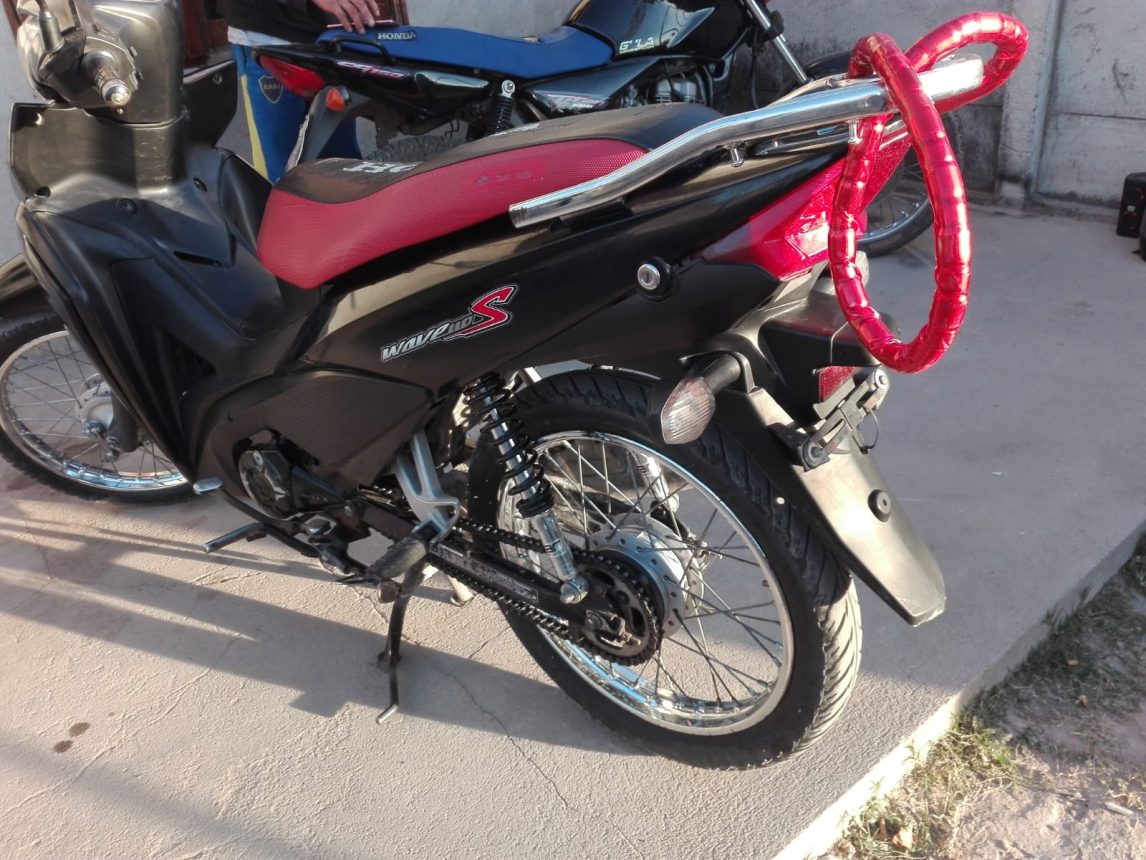Robaron una moto en avenida Colón y piden colaboración para recuperarla