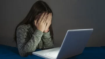 Adolescente de 15 años se autolesionó tras ser víctima de ciberacoso