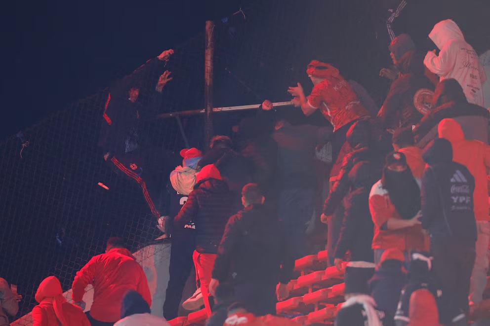 El comunicado de la Conmebol tras los incidentes en Independiente-Universidad de Chile