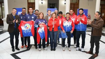Entregaron indumentaria deportiva al personal del área de Deportes 
