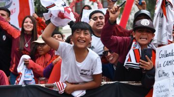 FOTOS: La llegada del plantel de River a Santiago del Estero