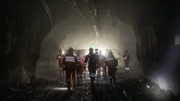Hallan más mineros sin vida tras el derrumbe en Chile y sigue la búsqueda de cuerpos