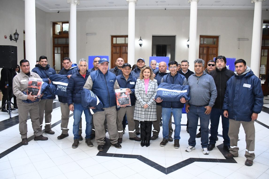 La intendente Fuentes otorgó herramientas e indumentaria de trabajo para la Dirección de Electricidad