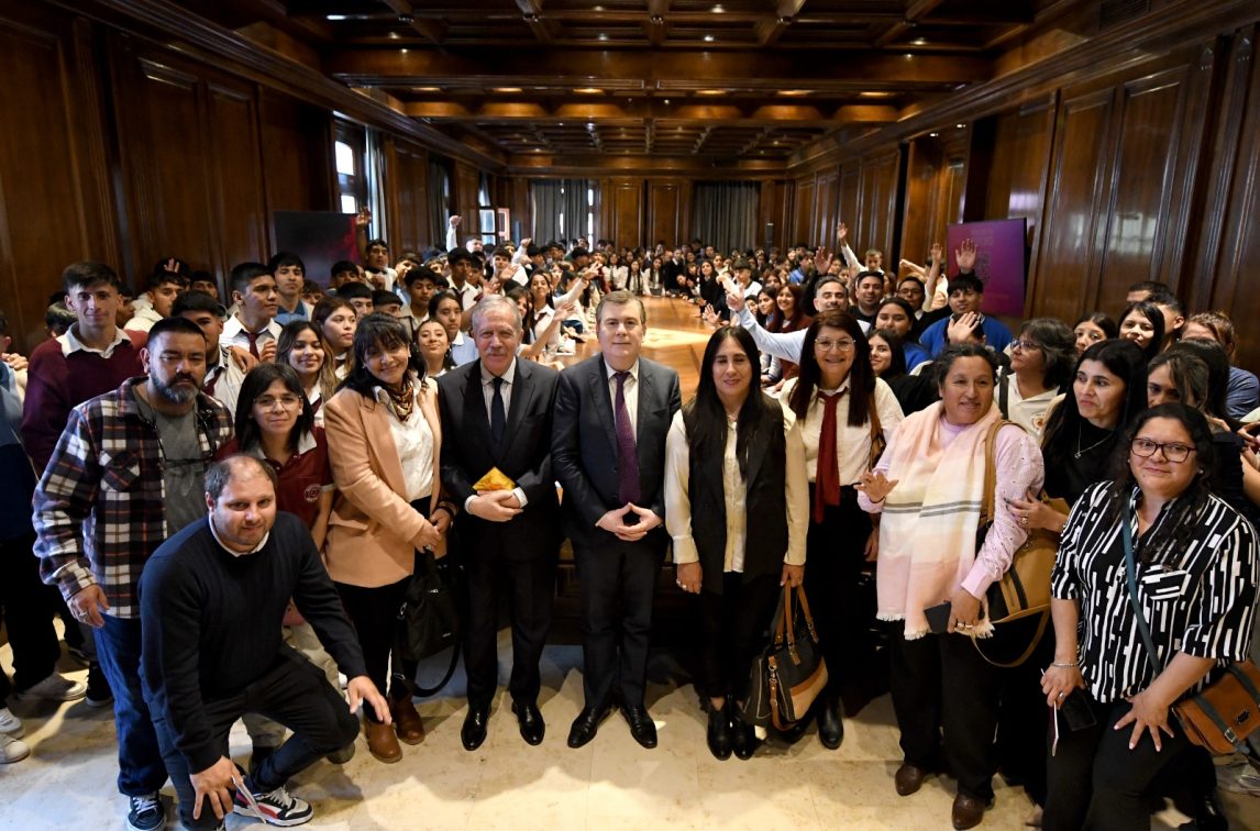 Zamora y Suárez recibieron a estudiantes de nueve departamentos