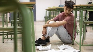 6 de cada 10 estudiantes de 15 años sienten que su situación económica limita sus aspiraciones de futuro