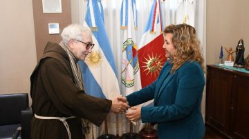 La intendente Fuentes mantuvo una importante reunión con el fray Eduardo Zatti