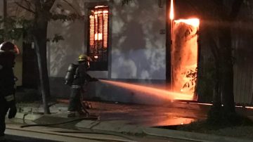 Se quiso llevar la tele y la cocina de la casa de su ex, y ante la negativa prendió fuego dos colchones