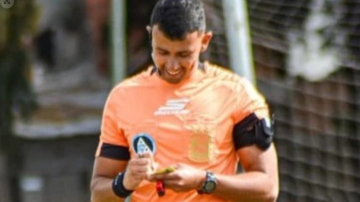 La AFA despidió a un árbitro por “atentar contra los valores del fútbol”