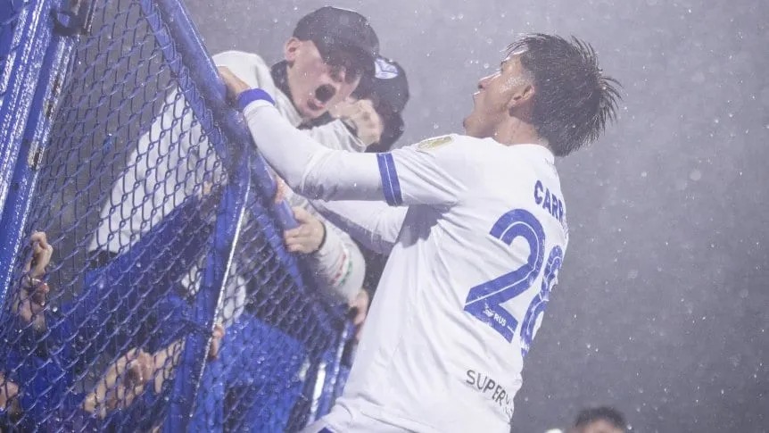 Con el aporte goleador del santiagueño Maher Carrizo, Vélez pasó a cuartos de la Libertadores
